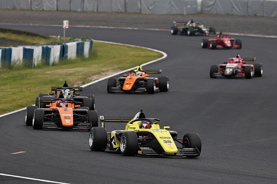 レースがスタートした