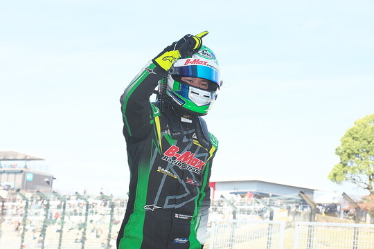 優勝した卜部和久(B-MAX RACING TEAM) 優勝した卜部和久(B-MAX RACING TEAM)
