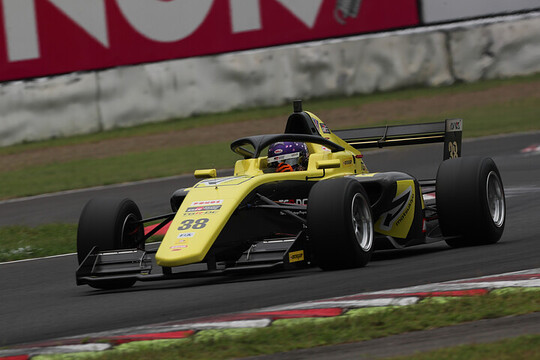 決勝3位は鈴木斗輝哉(マツモトキヨシTOM’S TGR-DC FR) 決勝3位は鈴木斗輝哉(マツモトキヨシTOM’S TGR-DC FR)