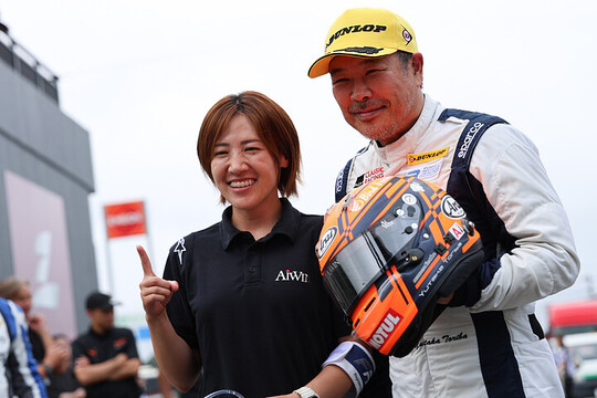 マスタークラスで優勝した鳥羽豊と三浦愛監督(AIWIN) マスタークラスで優勝した鳥羽豊と三浦愛監督(AIWIN)