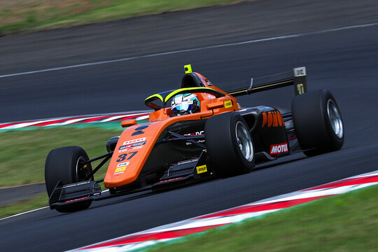 決勝3位は梅垣清(PONOS RACING TOM’S TGR-DC FR) 決勝3位は梅垣清(PONOS RACING TOM’S TGR-DC FR)