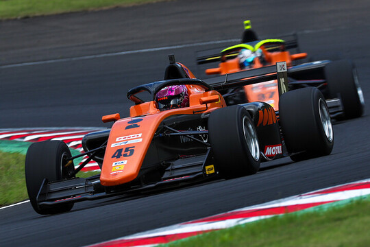 決勝2位は大宮賢人(PONOS RACING F111/3) 決勝2位は大宮賢人(PONOS RACING F111/3)