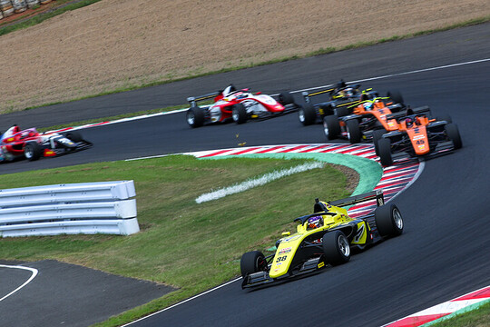 レースがスタートした レースがスタートした