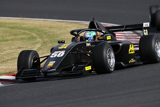 決勝2位は卜部和久(B-MAX RACING F111) 決勝2位は卜部和久(B-MAX RACING F111)