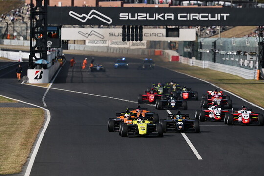 決勝がスタートした 決勝がスタートした