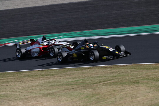 卜部和久と小松響のトップ争い 卜部和久と小松響のトップ争い