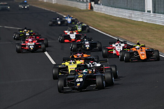 決勝がスタートした 決勝がスタートした