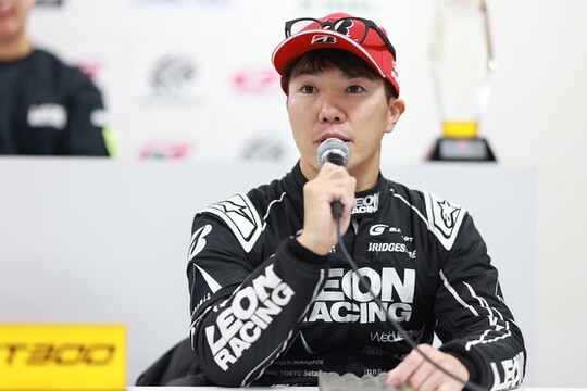 GT300クラスチャンピオン記者会見: 菅波冬悟（K2 R&D LEON RACING）