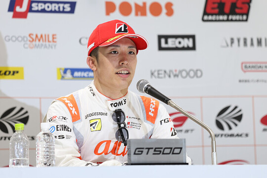 レース1決勝記者会見: GT500クラスで優勝した坪井翔（TGR TEAM au TOM\'S）