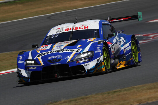 レース1: GT500クラスポールポジションは阪口晴南（WedsSport ADVAN GR Supra）