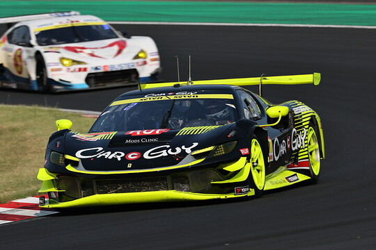 GT300クラスで優勝したCARGUY Ferrari 296 GT3（ザック・オサリバン／小林利徠斗）