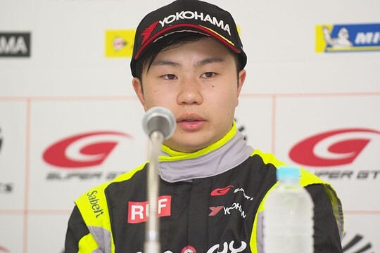 決勝記者会見: GT300クラスで優勝した小林利徠斗(CARGUY MKS RACING) 決勝記者会見: GT300クラスで優勝した小林利徠斗(CARGUY MKS RACING)