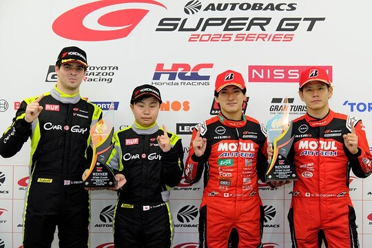 決勝フォトセッション: 両クラスのウィナー 決勝フォトセッション: 両クラスのウィナー