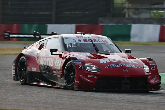 GT500クラス予選2位はMOTUL AUTECH Z（千代勝正／高星明誠）