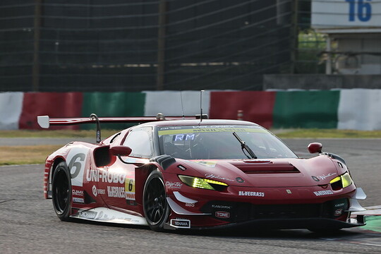 GT300クラス予選6位はUNI-ROBO BLUEGRASS FERRARI（片山義章／ロベルト・メルヒ・ムンタン）