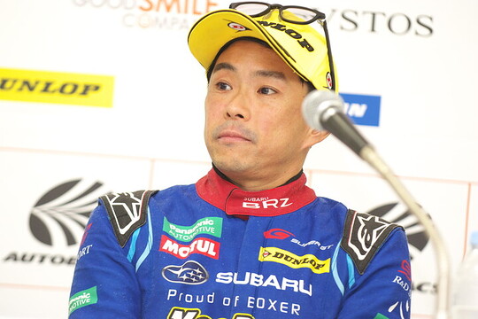 予選記者会見: GT300クラスでポールポジションを獲得した井口卓人（R&D SPORT）