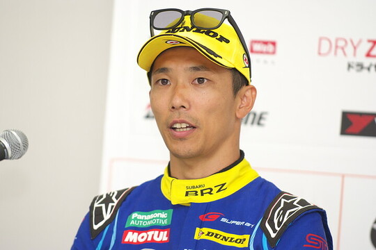 予選記者会見: GT300クラスでポールポジションを獲得した山内英輝（R&D SPORT）