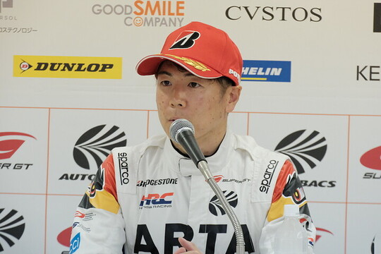 GT500クラスでポールポジションを獲得した大津弘樹（ARTA）