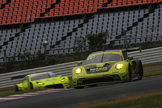 GT300クラス優勝はseven × seven PORSCHE GT3R（ハリー・キング／藤波清斗／近藤翼）