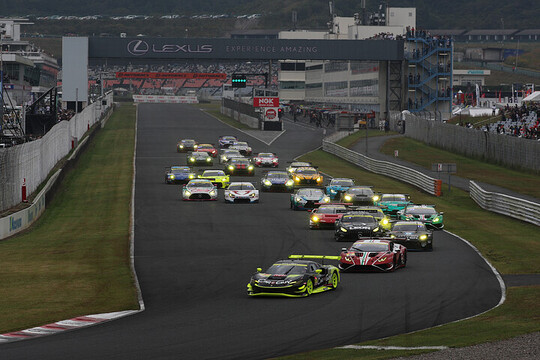 GT300クラスのレースがスタートした
