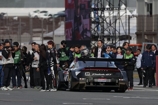 来シーズンからホンダがスーパーGTに投入するホンダ・HRC・プレリュードGTのデモランが行われた