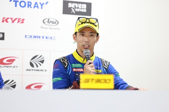 予選記者会見: GT300クラスでポールポジションを獲得した山内英輝（R&D SPORT）