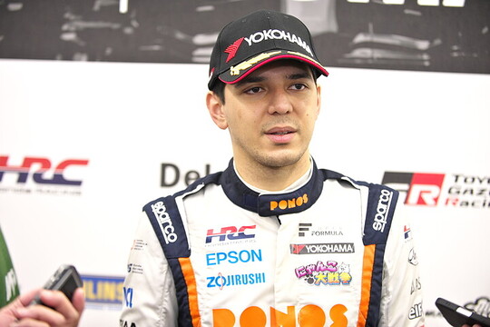 決勝記者会見: 優勝したイゴール・オオムラ・フラガ(PONOS NAKAJIMA RACING) 決勝記者会見: 優勝したイゴール・オオムラ・フラガ(PONOS NAKAJIMA RACING)