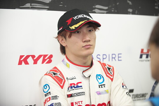 決勝記者会見: 2位の牧野任祐(DOCOMO TEAM DANDELION RACING) 決勝記者会見: 2位の牧野任祐(DOCOMO TEAM DANDELION RACING)