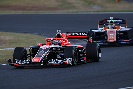 野尻智紀とイゴール・オオムラ・フラガのトップ争い