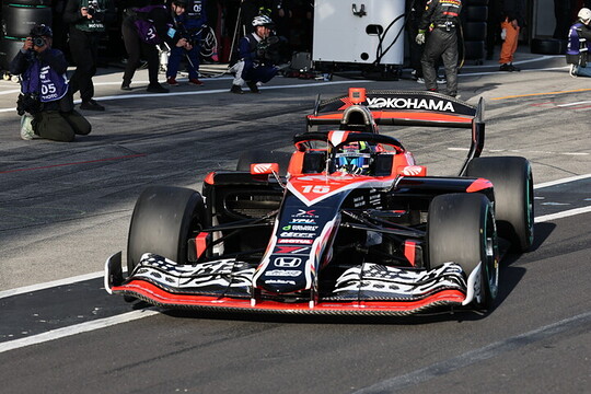 ポールポジションは岩佐歩夢（AUTOBACS MUGEN SF23）