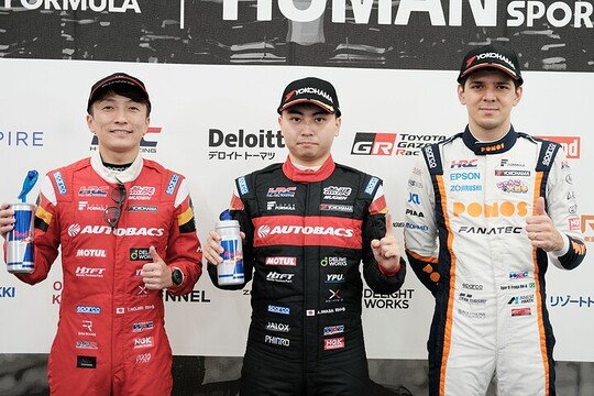 予選フォトセッション:　トップ3のドライバーたち