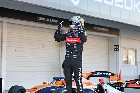 優勝した岩佐歩夢(TEAM MUGEN) 優勝した岩佐歩夢(TEAM MUGEN)