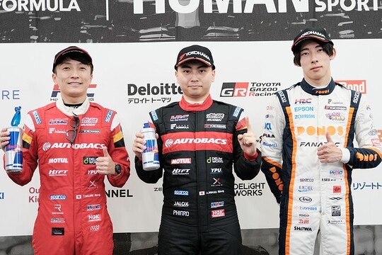 予選フォトセッション:　トップ3のドライバーたち