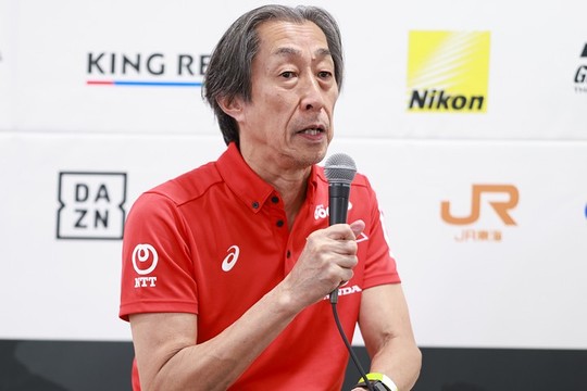 決勝記者会見: 優勝チーム監督の村岡潔氏(DOCOMO TEAM DANDELION RACING) 決勝記者会見: 優勝チーム監督の村岡潔氏(DOCOMO TEAM DANDELION RACING)