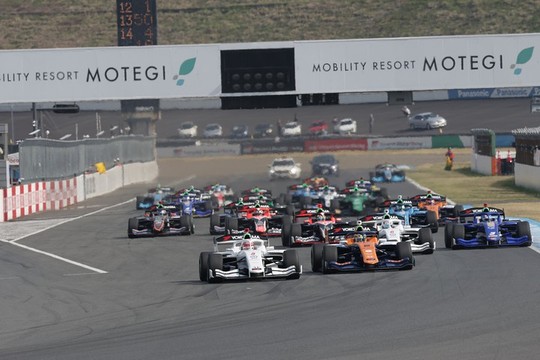 決勝のスタートシーン 決勝のスタートシーン