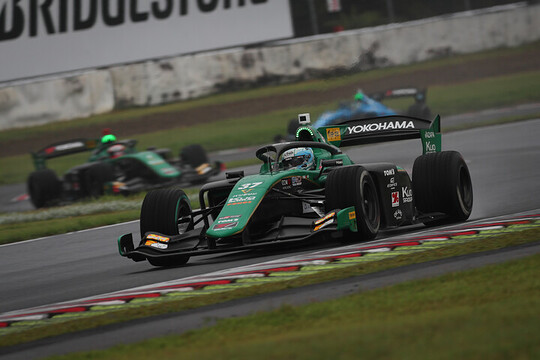 決勝2位はサッシャ・フェネストラズ（VANTELIN TOM\'S SF23）