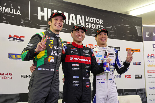 決勝フォトセッション: トップ3のドライバーたち