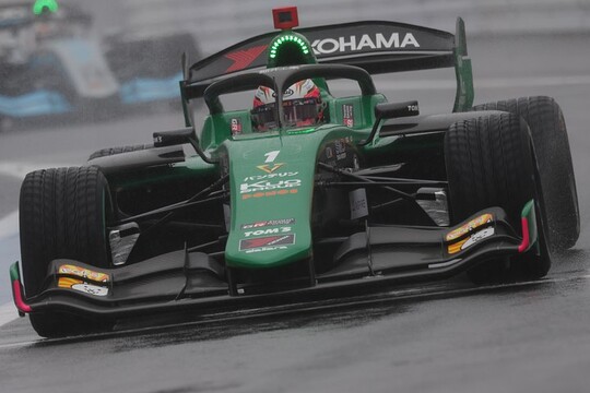 決勝2位は坪井翔（VANTELIN TOM\'S SF23）