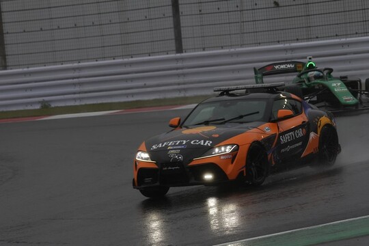 ハロウィーン仕様のセーフティーカー