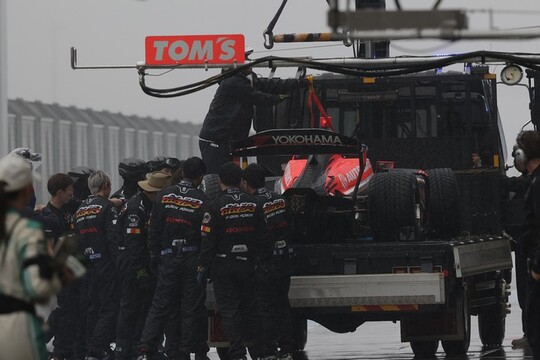 Q2でクラッシュした岩佐歩夢（AUTOBACS MUGEN SF23）