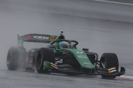 ポールポジションを獲得したサッシャ・フェネストラズ（VANTELIN TOM\'S SF23）