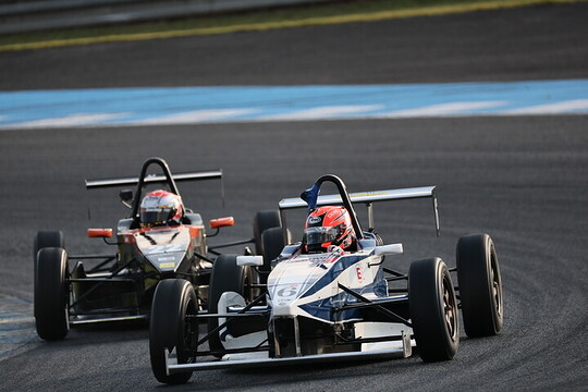 吉田馨と酒井翔太のトップ争い