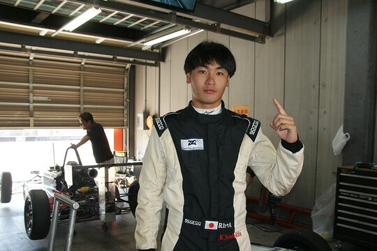 ポールポジションを獲得した吉田馨(TAKE FIRST KKS-2) ポールポジションを獲得した吉田馨(TAKE FIRST KKS-2)