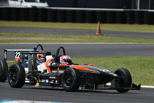 酒井翔太と吉田馨のトップ争い 酒井翔太と吉田馨のトップ争い