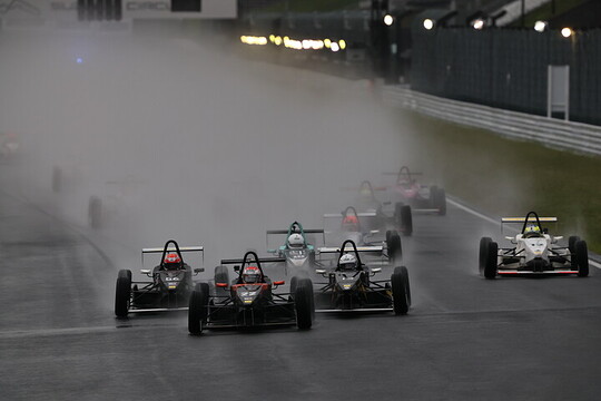 決勝がスタートした