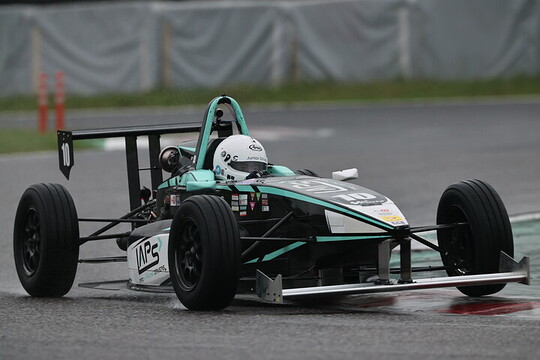 予選4位は杉田悠真(LAPS with REV RACING GARAGE) 予選4位は杉田悠真(LAPS with REV RACING GARAGE)