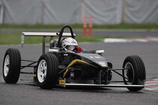 ポールポジションは武者利仁(KF MOTORSPORT KKS-2) ポールポジションは武者利仁(KF MOTORSPORT KKS-2)