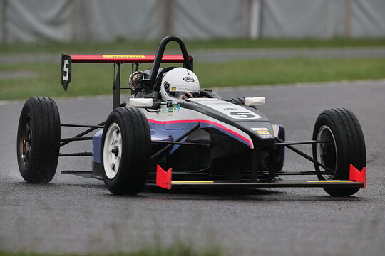 予選8位は河野晃大(レヴレーシングガレージ) 予選8位は河野晃大(レヴレーシングガレージ)