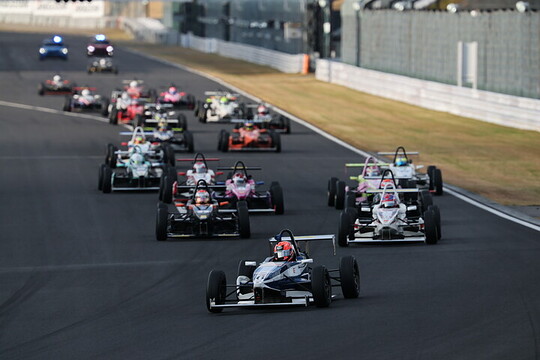 決勝レースがスタートした 決勝レースがスタートした