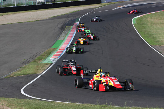 決勝がスタートした 決勝がスタートした